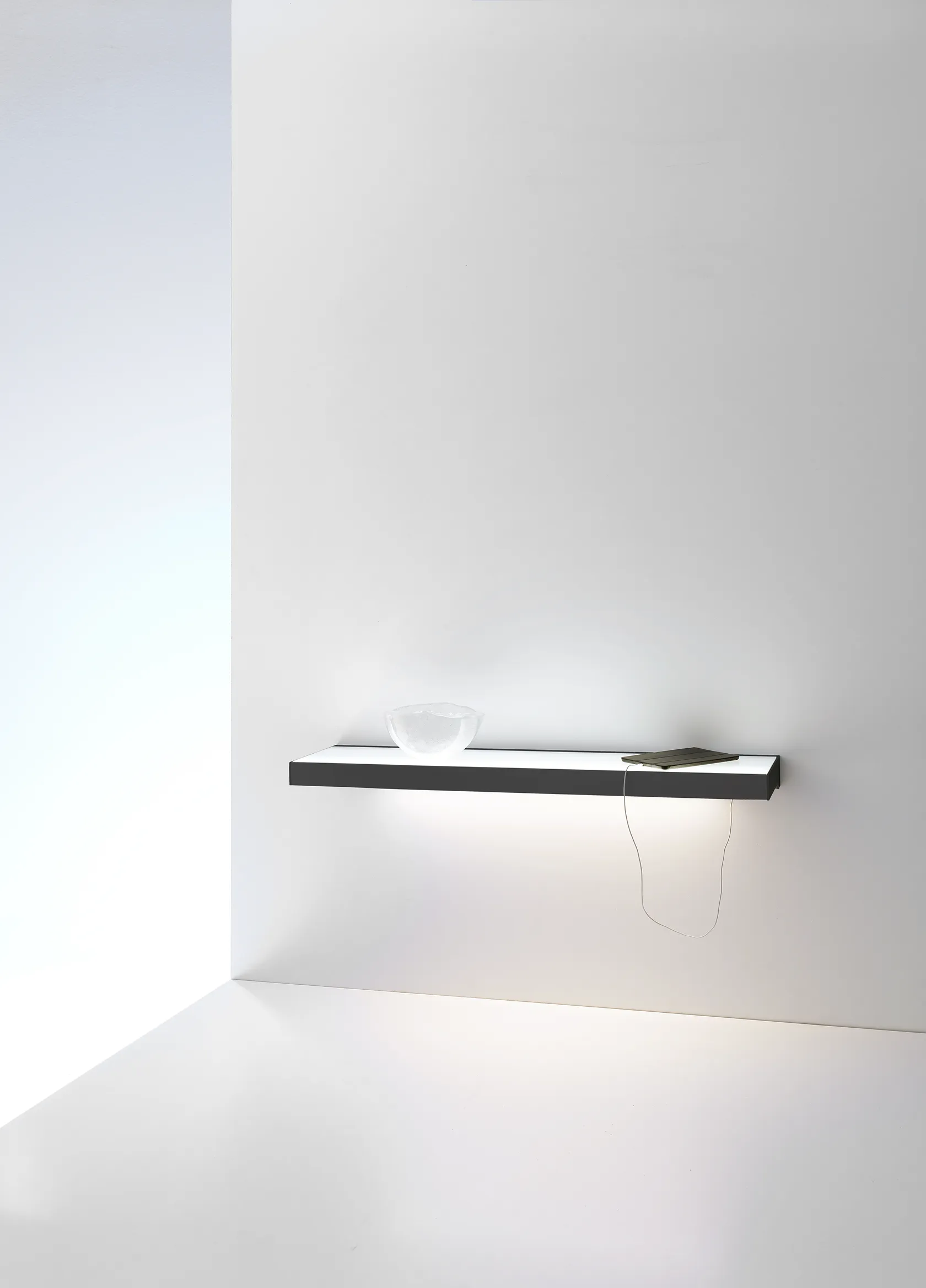 Lichtbord GERA One in einem minimalistischen Raum.