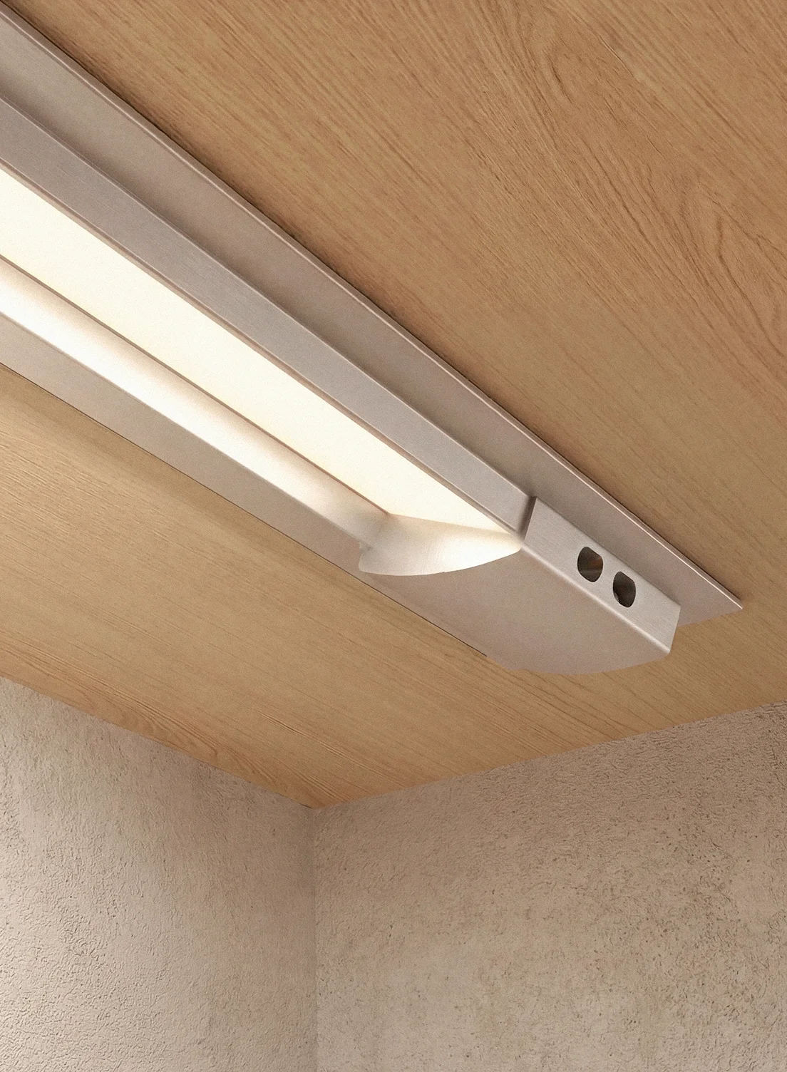 Nahaufnahme einer in Holz eingelassenen GERA Einbauleuchte abgewinkelt.