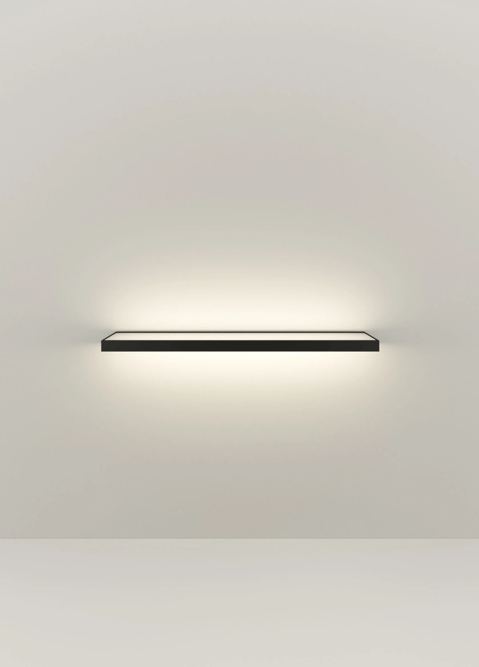 Schwarzes Lichtbord GERA Add vor einer hellen Wand.