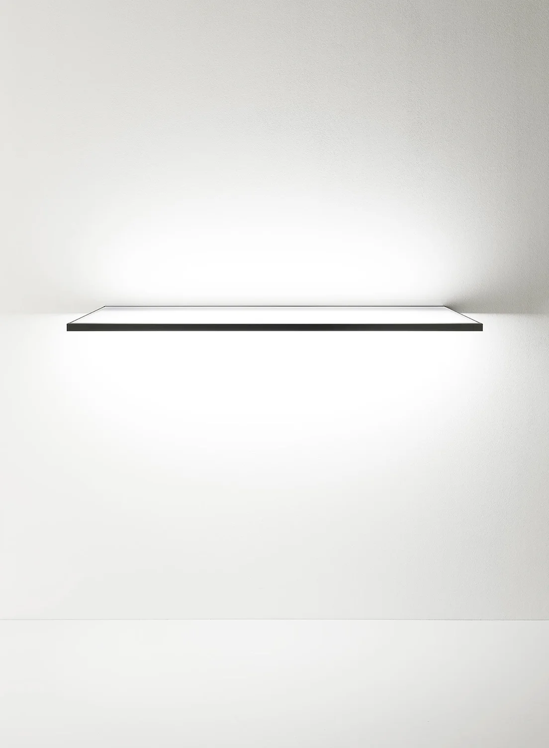 Glasablage GERA Sunrise in hellem Raum.